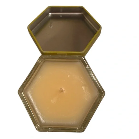 L'Occitane Verbena / Clos De Verveine Scented Candle - Picture 3 of 13